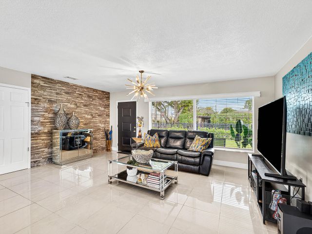 3-bedroom home for sale in North Miami - 590 NW 126th Street - MondialRealty