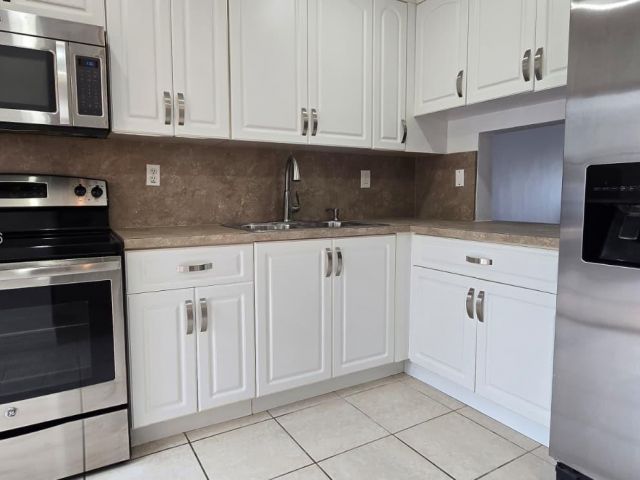 2-bedroom home for rent in Miami - 6345 SW 138th Ct 102 - MondialRealty