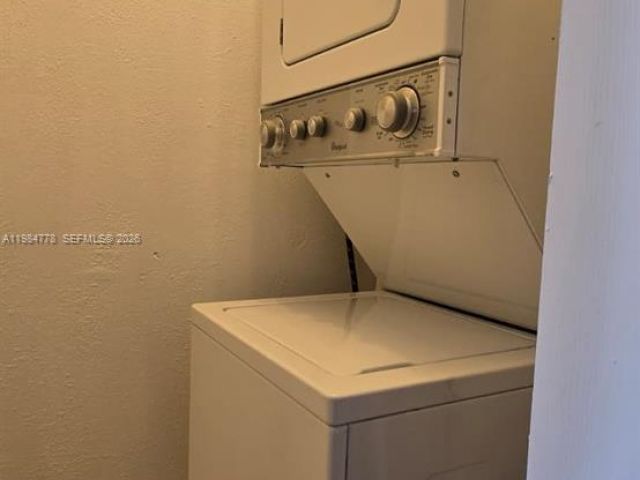 2-bedroom home for rent in Miami - 6345 SW 138th Ct 102 - MondialRealty