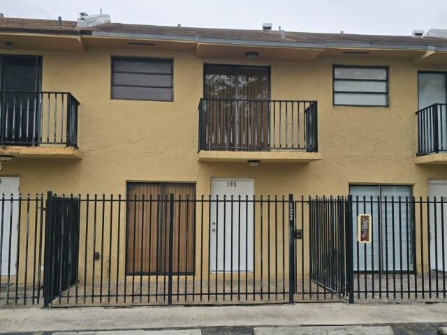 2-bedroom home for rent in Miami - 6345 SW 138th Ct 102 - MondialRealty