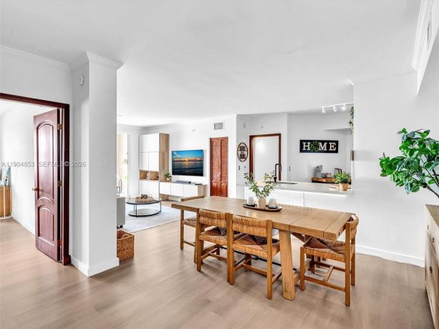 Apartment for rent  Unit #2205 - photo 7535683