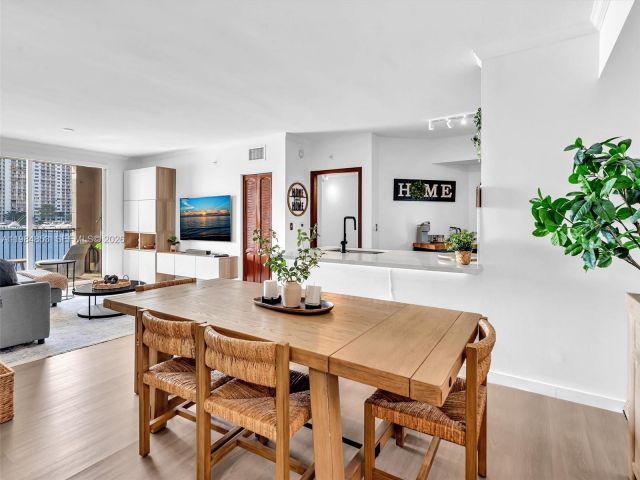 Apartment for rent  Unit #2205 - photo 7535686