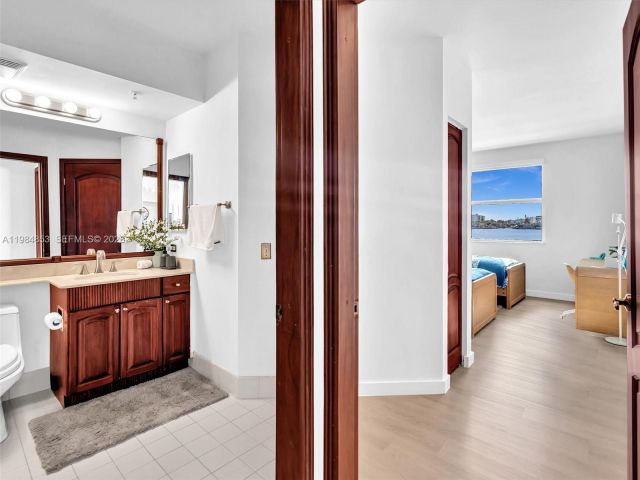 Apartment for rent  Unit #2205 - photo 7535687