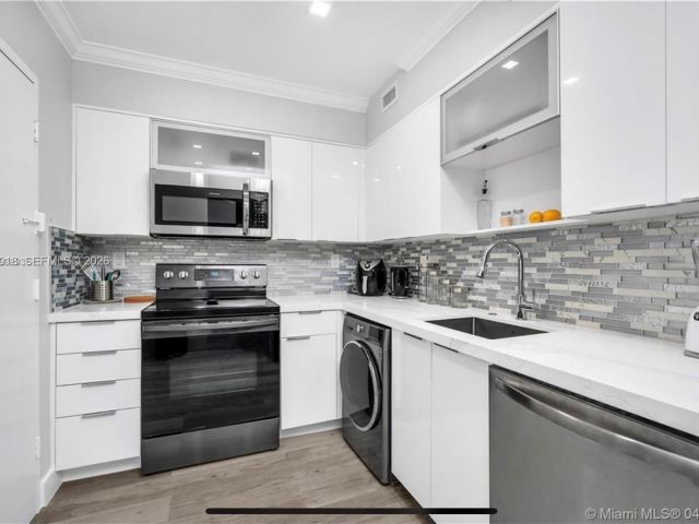 1-bedroom condo for rent in Hollywood - 2501 S Ocean Dr 1520 - MondialRealty