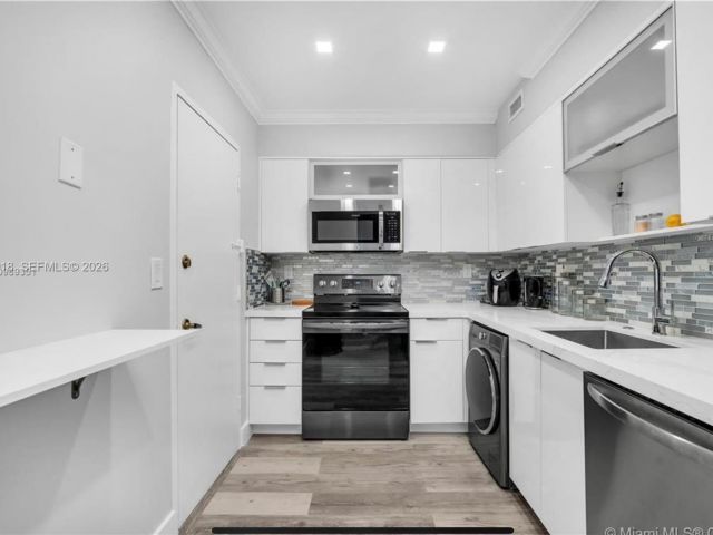 1-bedroom condo for rent in Hollywood - 2501 S Ocean Dr 1520 - MondialRealty