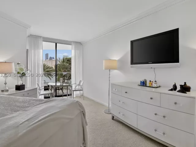 2-bedroom condo for sale in Aventura - 2800 Island Blvd 301 - MondialRealty