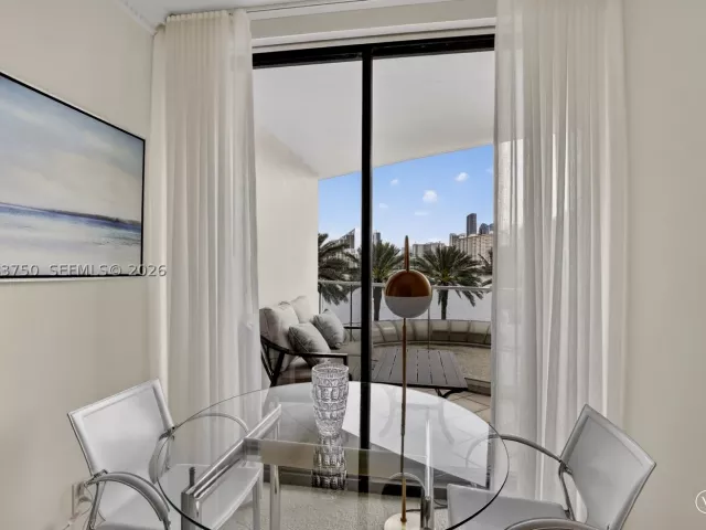 2-bedroom condo for sale in Aventura - 2800 Island Blvd 301 - MondialRealty
