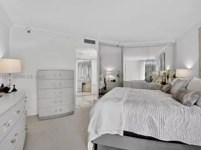 2-bedroom condo for sale in Aventura - 2800 Island Blvd 301 - MondialRealty