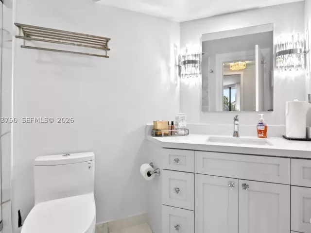 2-bedroom condo for sale in Aventura - 2800 Island Blvd 301 - MondialRealty