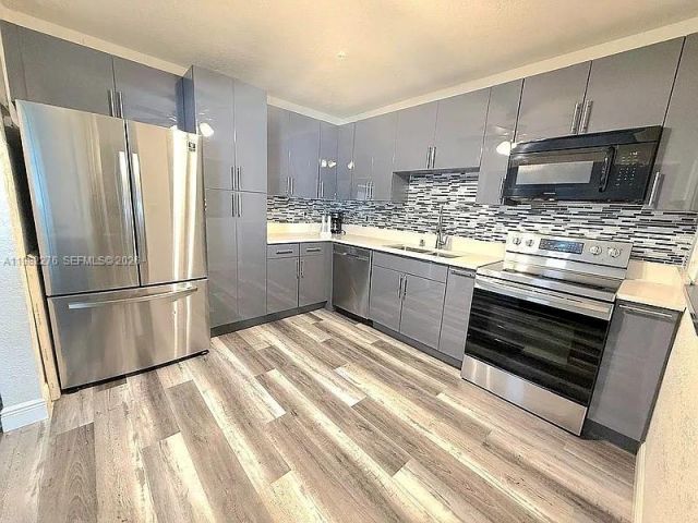 Home for sale at 521 E Evanston Cir - photo 7481614