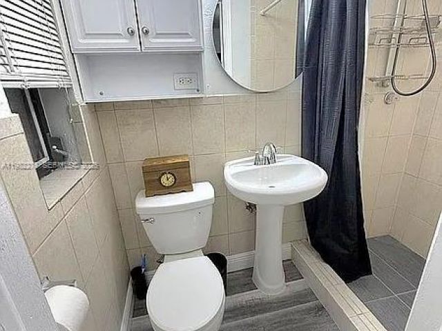 Home for sale at 521 E Evanston Cir - photo 7481621