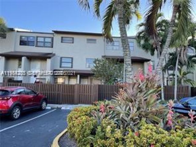 2-bedroom home for rent in Miami - 10060 NW 9th St Cir 4 - MondialRealty