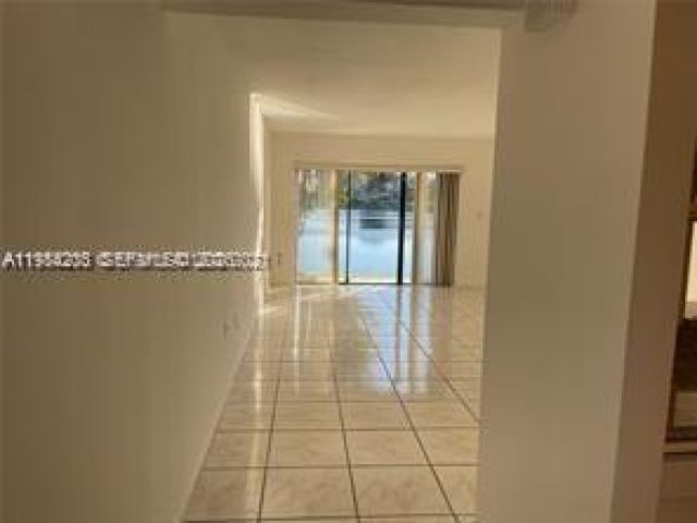 2-bedroom home for rent in Miami - 10060 NW 9th St Cir 4 - MondialRealty