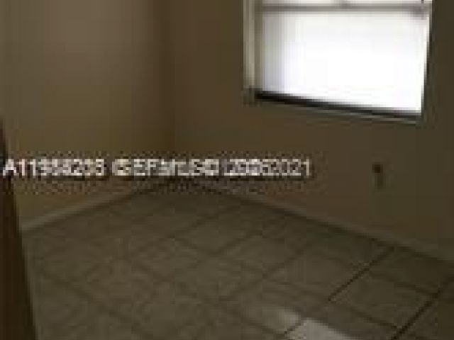 2-bedroom home for rent in Miami - 10060 NW 9th St Cir 4 - MondialRealty