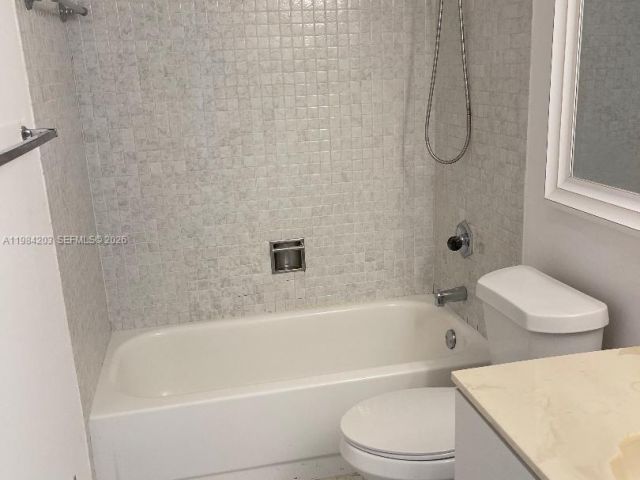 2-bedroom home for rent in Miami - 10060 NW 9th St Cir 4 - MondialRealty