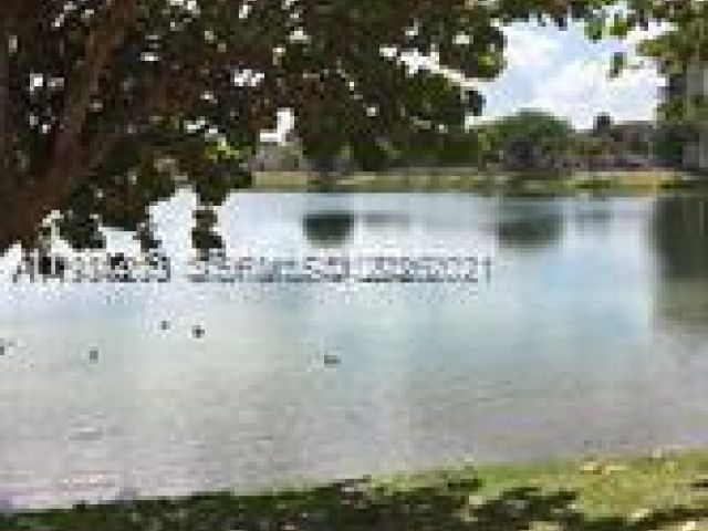 2-bedroom home for rent in Miami - 10060 NW 9th St Cir 4 - MondialRealty