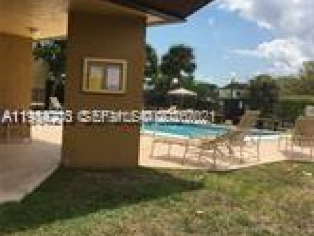 2-bedroom home for rent in Miami - 10060 NW 9th St Cir 4 - MondialRealty