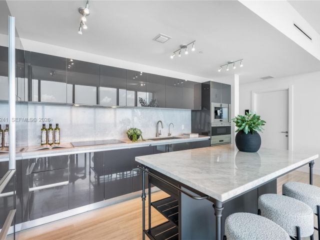 Apartment for sale  Unit #2703 - photo 7527348