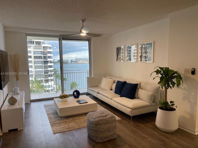 Apartment for rent  Unit #1013 - photo 7478944