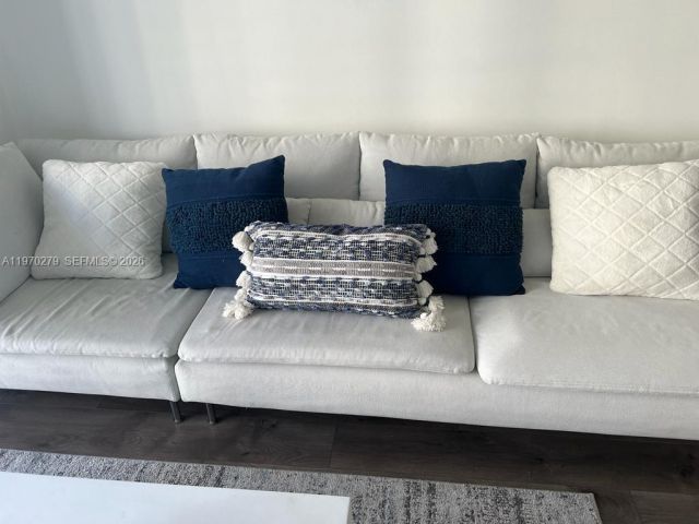 Apartment for rent  Unit #1013 - photo 7478945