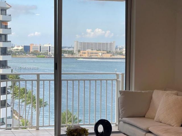 Apartment for rent  Unit #1013 - photo 7478948