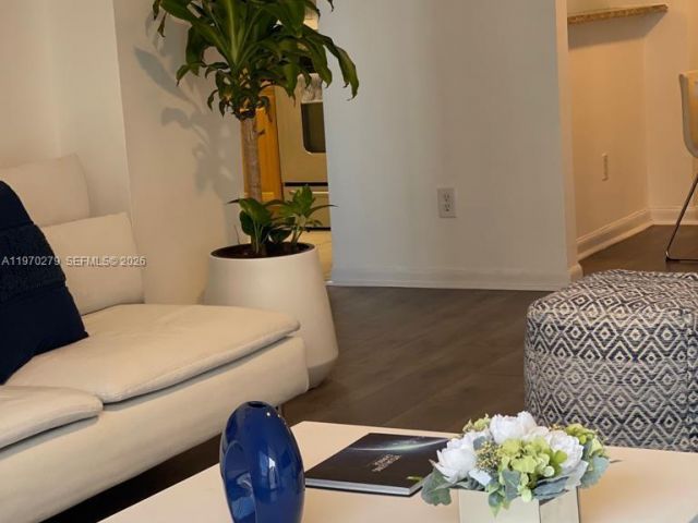 Apartment for rent  Unit #1013 - photo 7478951