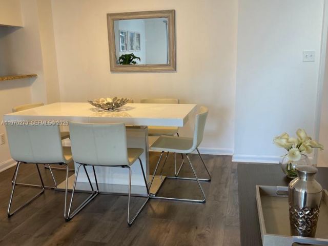 Apartment for rent  Unit #1013 - photo 7478954