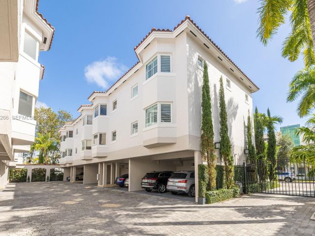 Home for sale at 261 Navarre Ave B-1 - photo 7470553