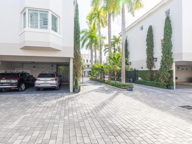 Home for sale at 261 Navarre Ave B-1 - photo 7470555