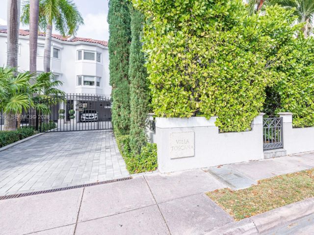 Home for sale at 261 Navarre Ave B-1 - photo 7470556