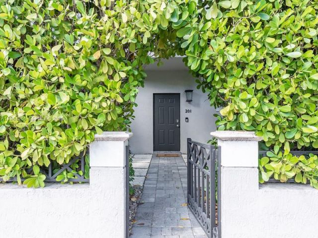 Home for sale at 261 Navarre Ave B-1 - photo 7470557