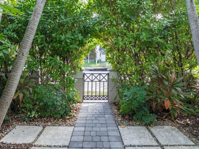 Home for sale at 261 Navarre Ave B-1 - photo 7470558