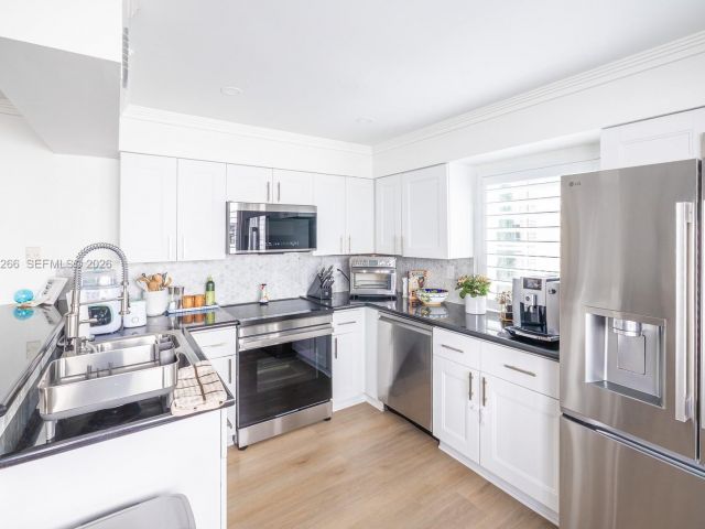 Home for sale at 261 Navarre Ave B-1 - photo 7470566