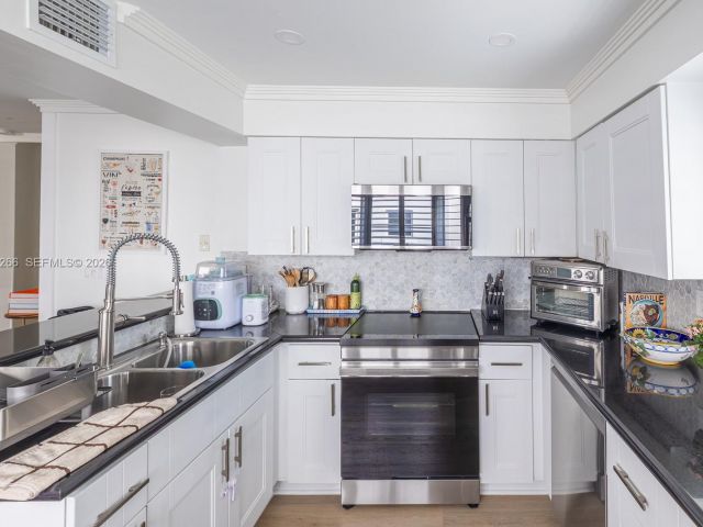 Home for sale at 261 Navarre Ave B-1 - photo 7470568