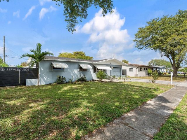 3-bedroom home for rent in Hollywood - 710 N 65th Ter - MondialRealty