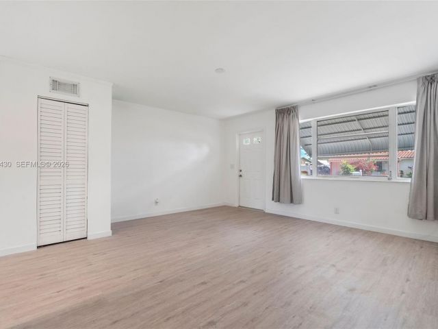3-bedroom home for rent in Hollywood - 710 N 65th Ter - MondialRealty