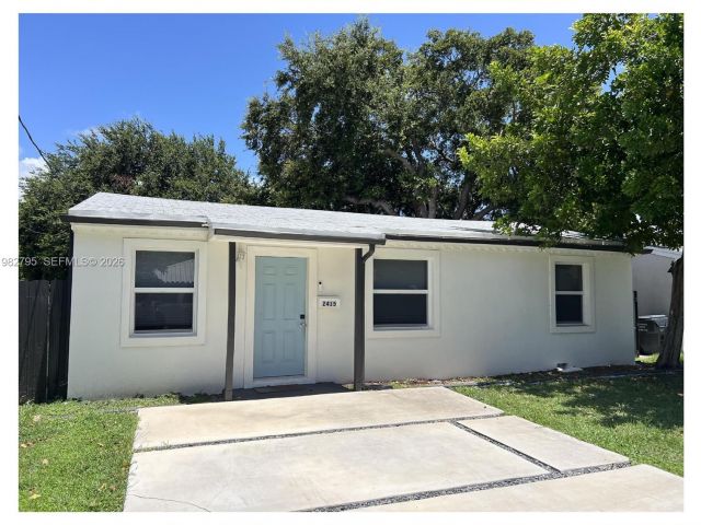 Home for rent at 2415 Grant St - photo 7472393