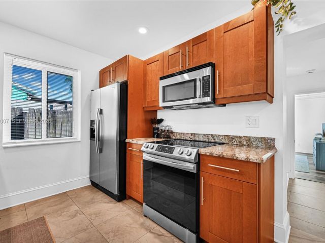 Home for sale at 1328 N Andrews Ave - photo 7481803