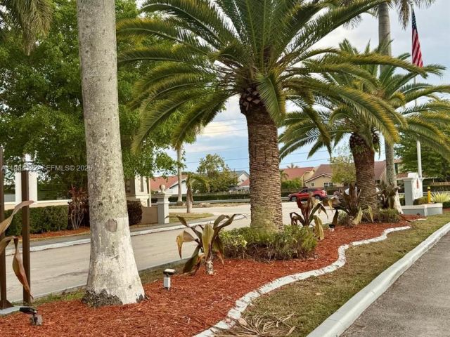 Home for sale at 3858 SW 153rd Pl - photo 7465803