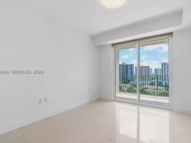 2-bedroom condo for sale in Aventura - 20000 E Country Club Dr 1109 - MondialRealty