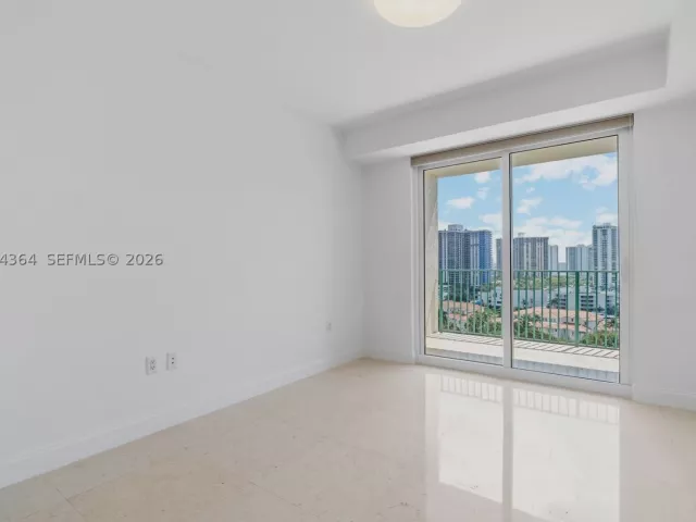 2-bedroom condo for sale in Aventura - 20000 E Country Club Dr 1109 - MondialRealty