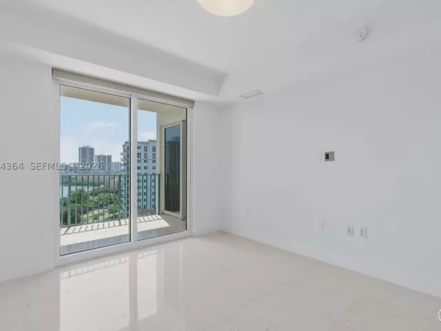 2-bedroom condo for sale in Aventura - 20000 E Country Club Dr 1109 - MondialRealty