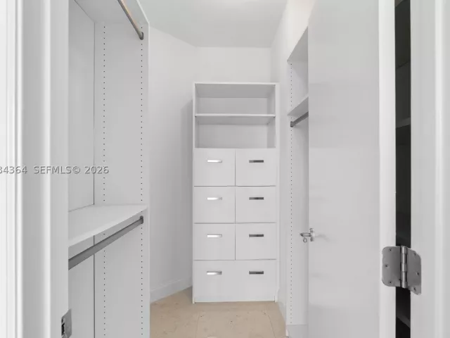 2-bedroom condo for sale in Aventura - 20000 E Country Club Dr 1109 - MondialRealty