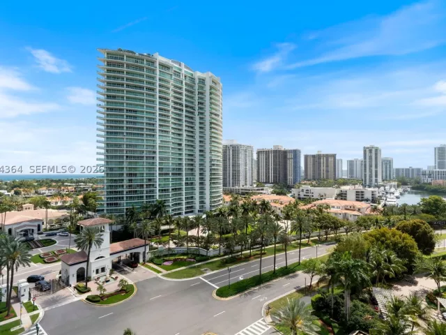 2-bedroom condo for sale in Aventura - 20000 E Country Club Dr 1109 - MondialRealty