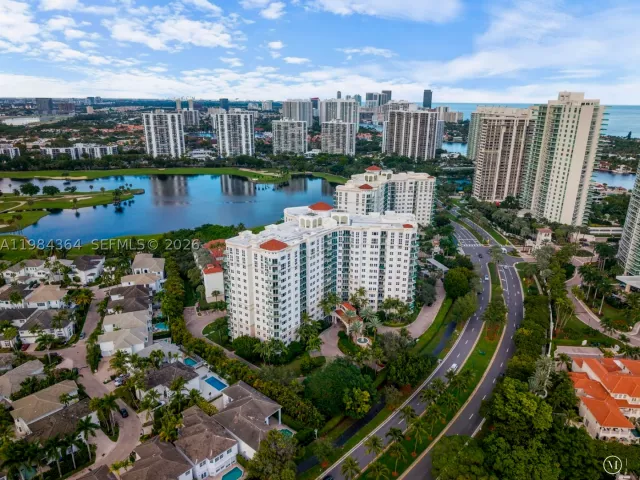 2-bedroom condo for sale in Aventura - 20000 E Country Club Dr 1109 - MondialRealty