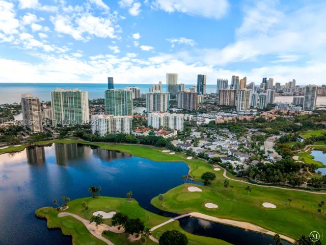 2-bedroom condo for sale in Aventura - 20000 E Country Club Dr 1109 - MondialRealty