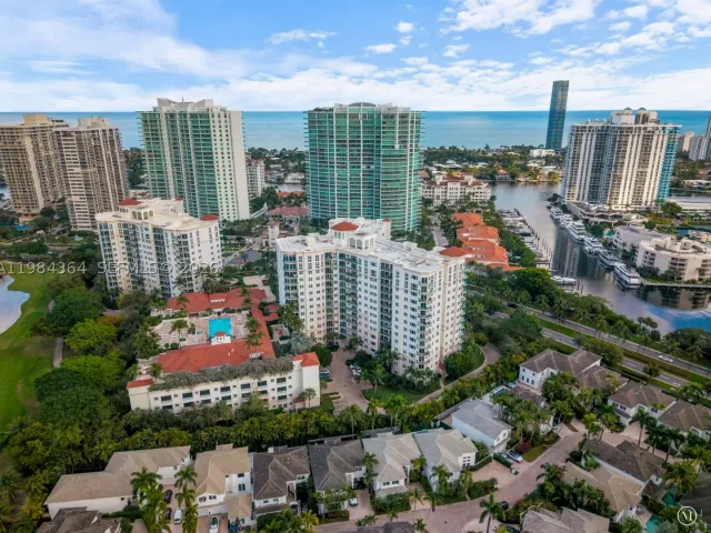 2-bedroom condo for sale in Aventura - 20000 E Country Club Dr 1109 - MondialRealty