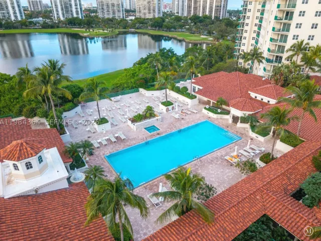 2-bedroom condo for sale in Aventura - 20000 E Country Club Dr 1109 - MondialRealty