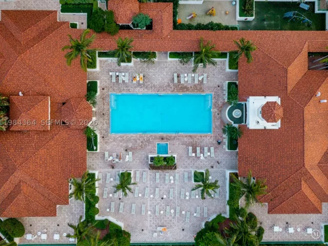 2-bedroom condo for sale in Aventura - 20000 E Country Club Dr 1109 - MondialRealty