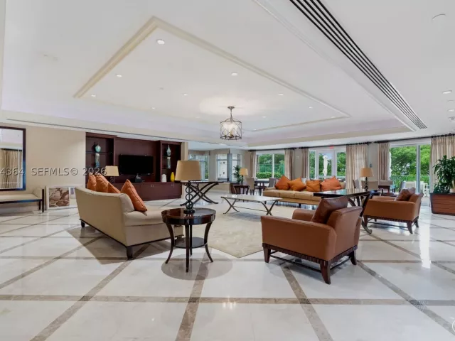 2-bedroom condo for sale in Aventura - 20000 E Country Club Dr 1109 - MondialRealty